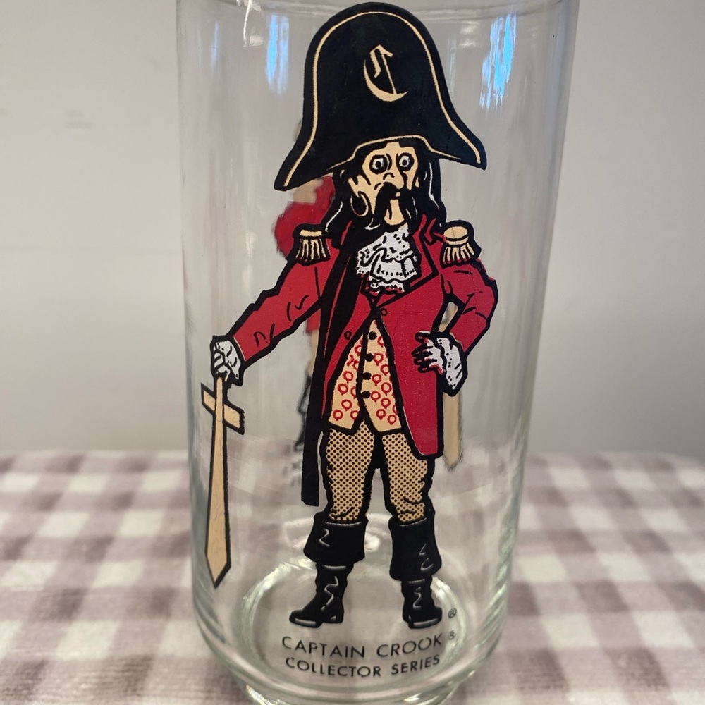 Vintage Captain Crook Collector Series - 1977 Dinking Glass